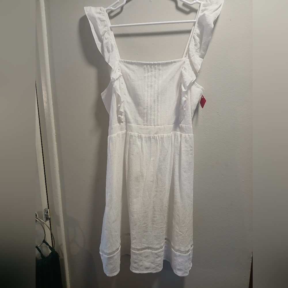 White Sleeveless Dress